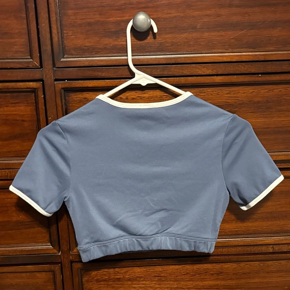 ALO Yoga Bluestone V Neck Crop Top - Picture 4 of 4